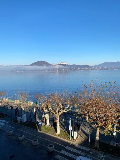 Babalu Con Vista Lago Арона Екстер'єр фото